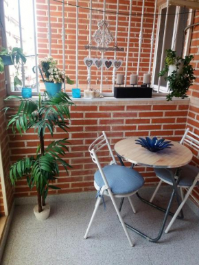 AMAZING SUNNY FLAT WITH BALCONY POOL two MINS FROM THE BEACH